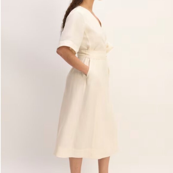 The Wrap Dress in Linen - Picture 3 of 10
